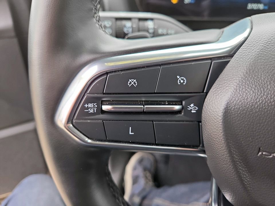 Used 2025 Chevrolet Equinox LT FWD image 18