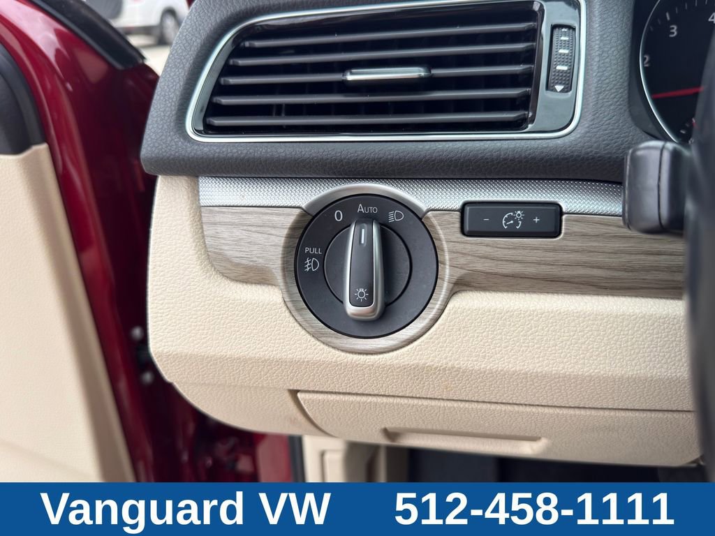 Used 2018 Volkswagen Passat 2.0T SE FWD image 27