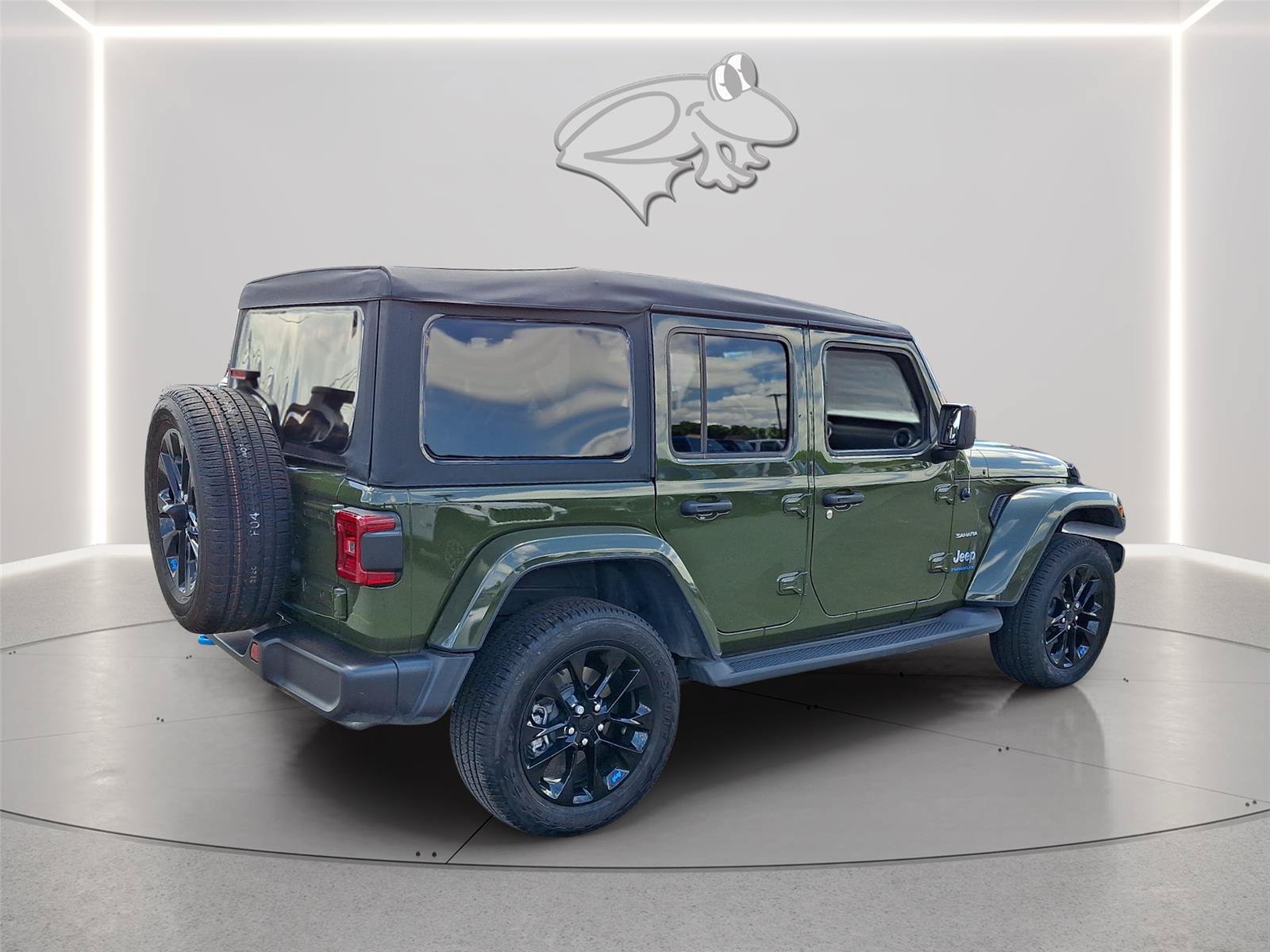 Used 2023 Jeep Wrangler Unlimited Sahara w/ Cold Weather Group AWD/4WD image 4