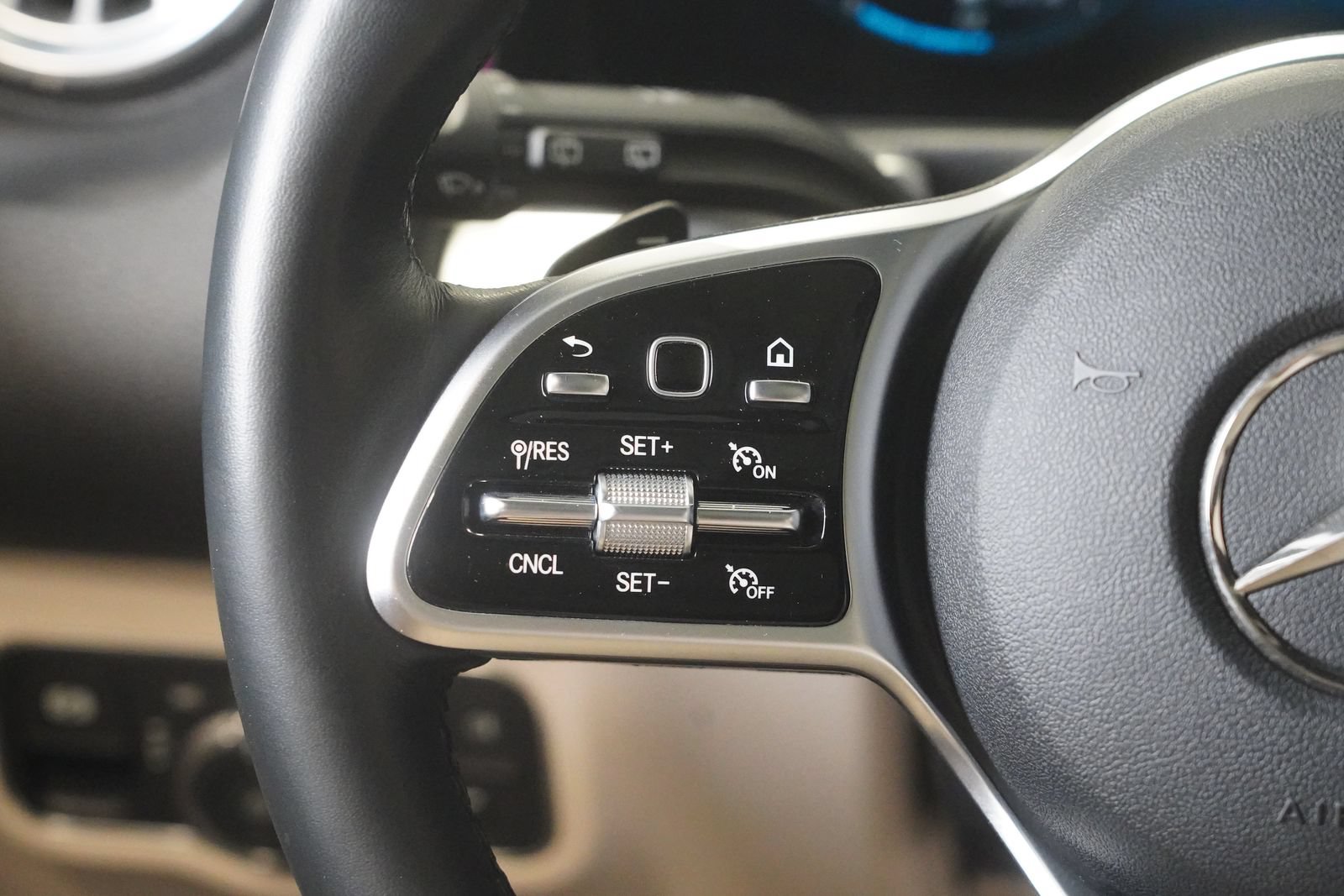 Used 2022 Mercedes-Benz GLB 250 4MATIC image 16