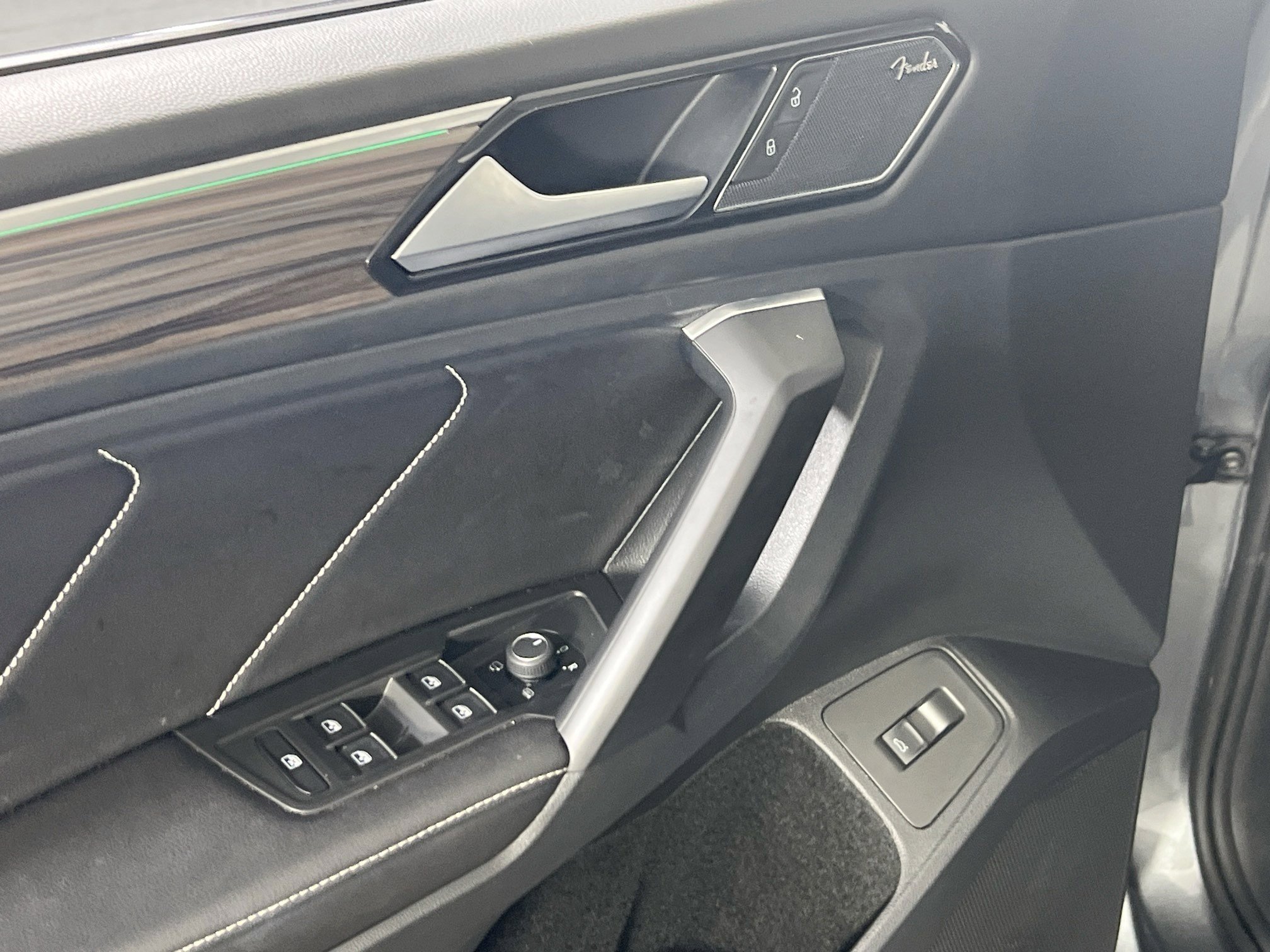 Used 2022 Volkswagen Tiguan SEL R-Line image 18