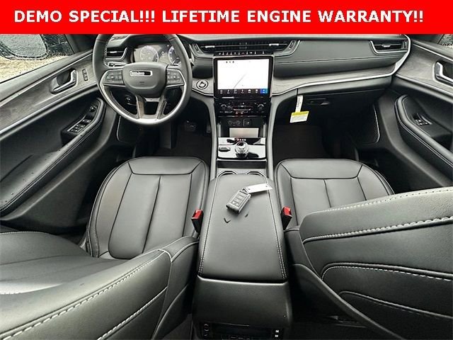 New 2025 Jeep Grand Cherokee L Limited w/ Black Appearance Package image 18