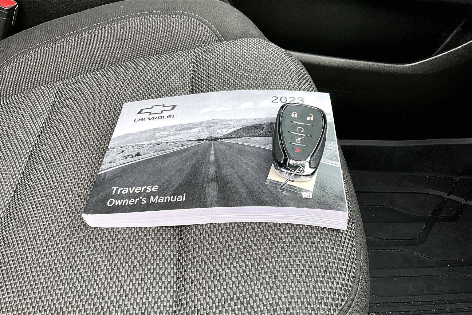 Used 2023 Chevrolet Traverse LT w/ Midnight/Sport Edition image 12