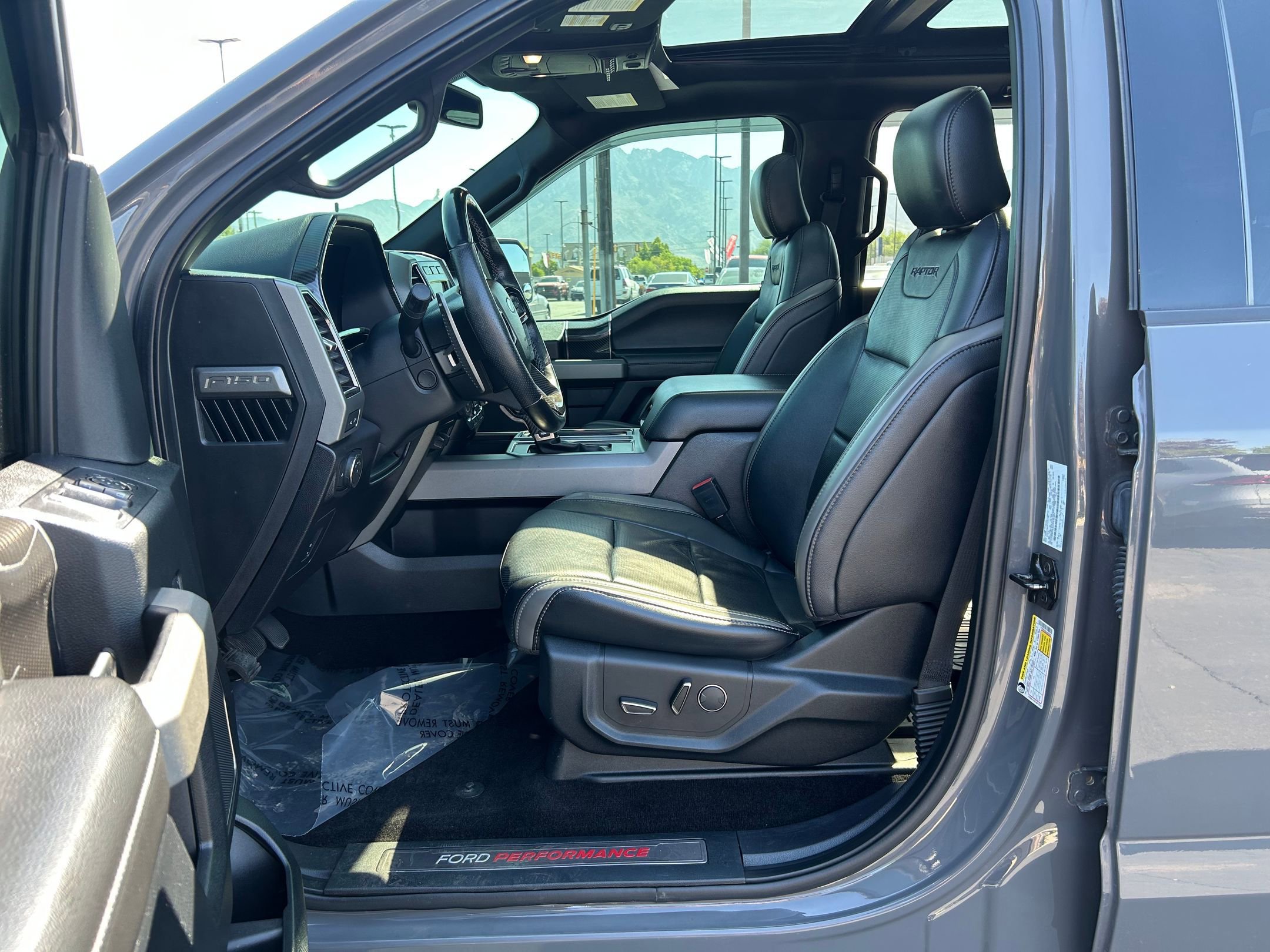 Used 2018 Ford F150 Raptor w/ Equipment Group 802A Luxury AWD/4WD image 12