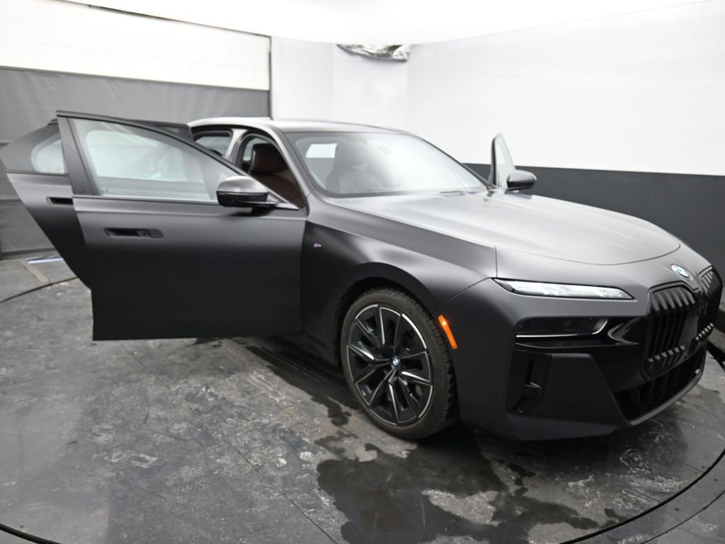 Used 2023 BMW 760i xDrive image 12