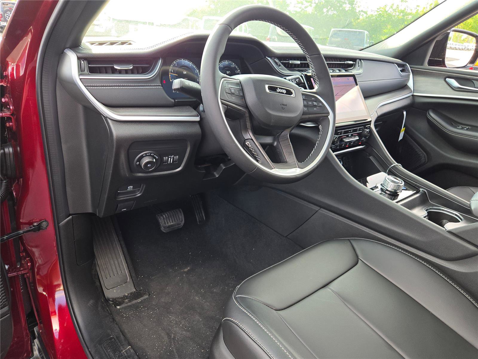 New 2025 Jeep Grand Cherokee Limited w/ Black Appearance Package image 26