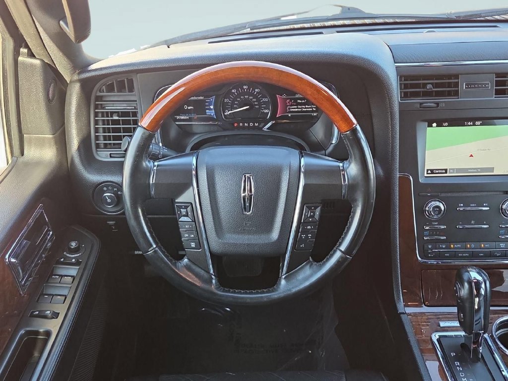 Used 2017 Lincoln Navigator Select AWD/4WD image 18