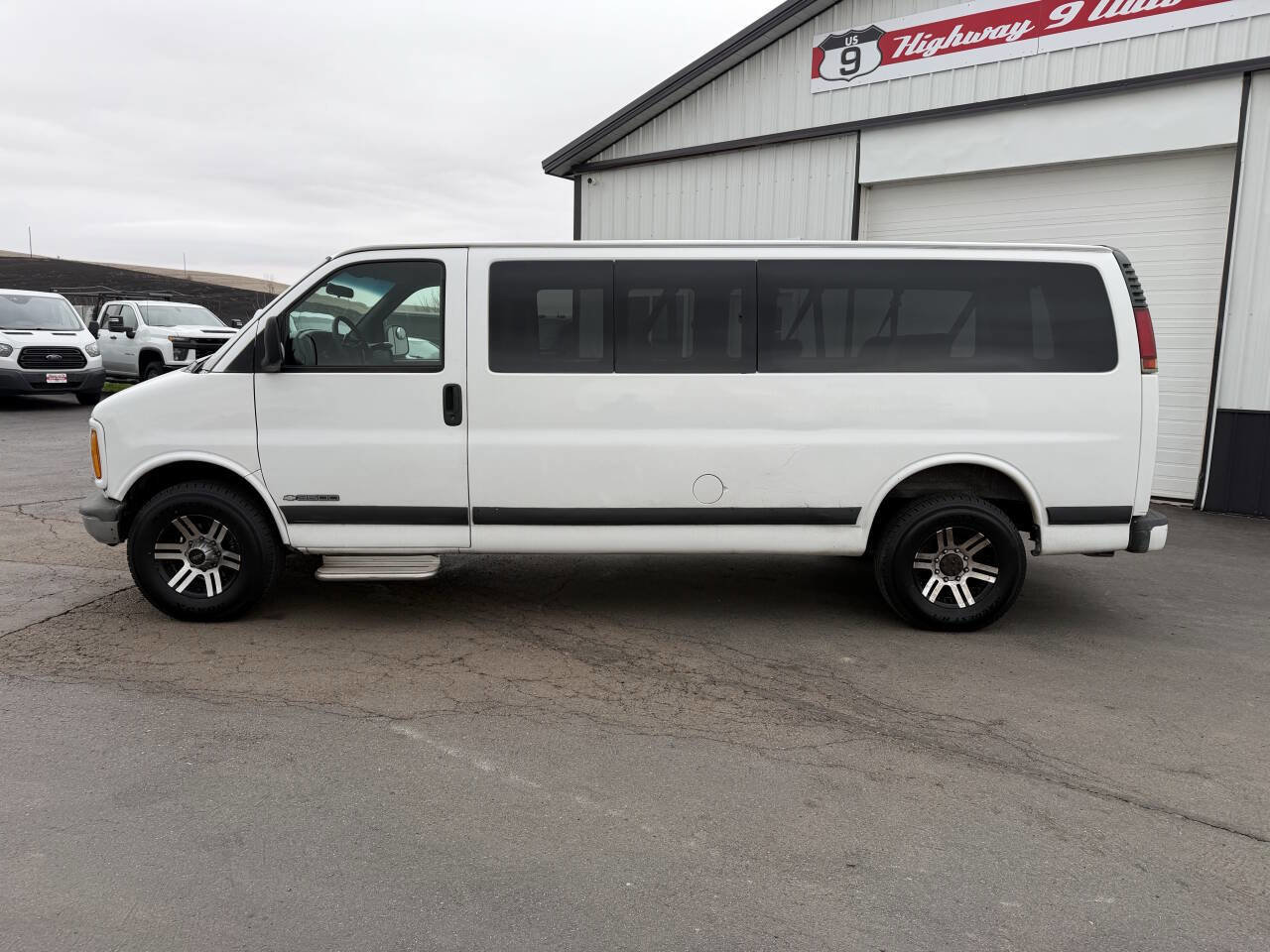 Used 2000 Chevrolet Express 3500 Extended Passenger w/ Preferred Equipment Group RWD image 2