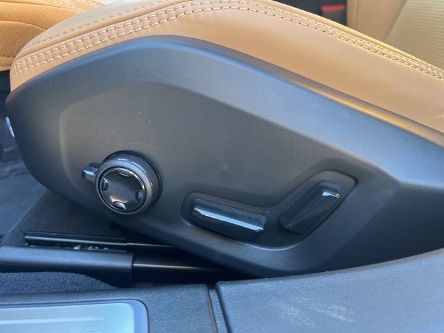 Certified 2025 Volvo V90 B6 Cross Country Ultra image 28