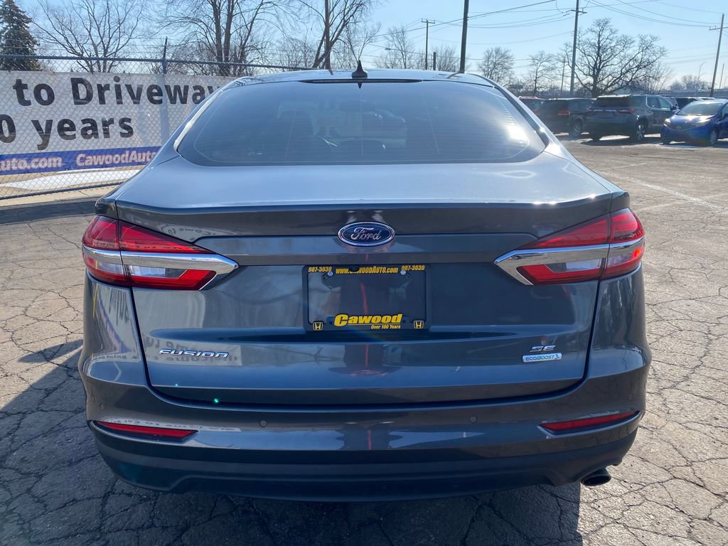 Used 2020 Ford Fusion SE image 3