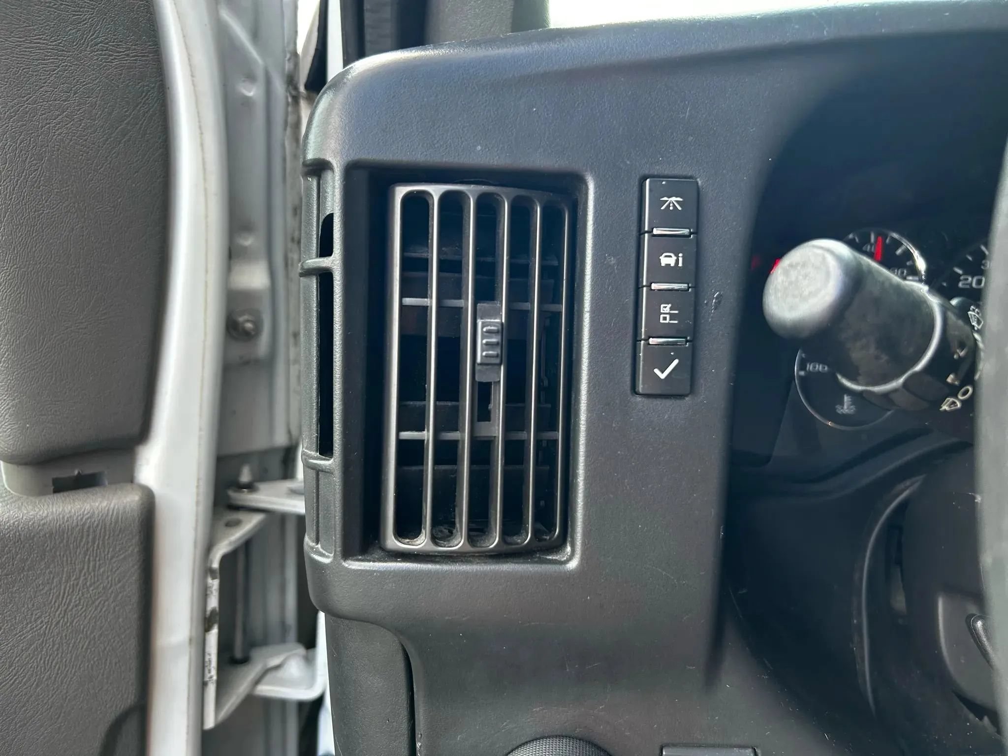 Used 2017 GMC Savana 2500 RWD image 16