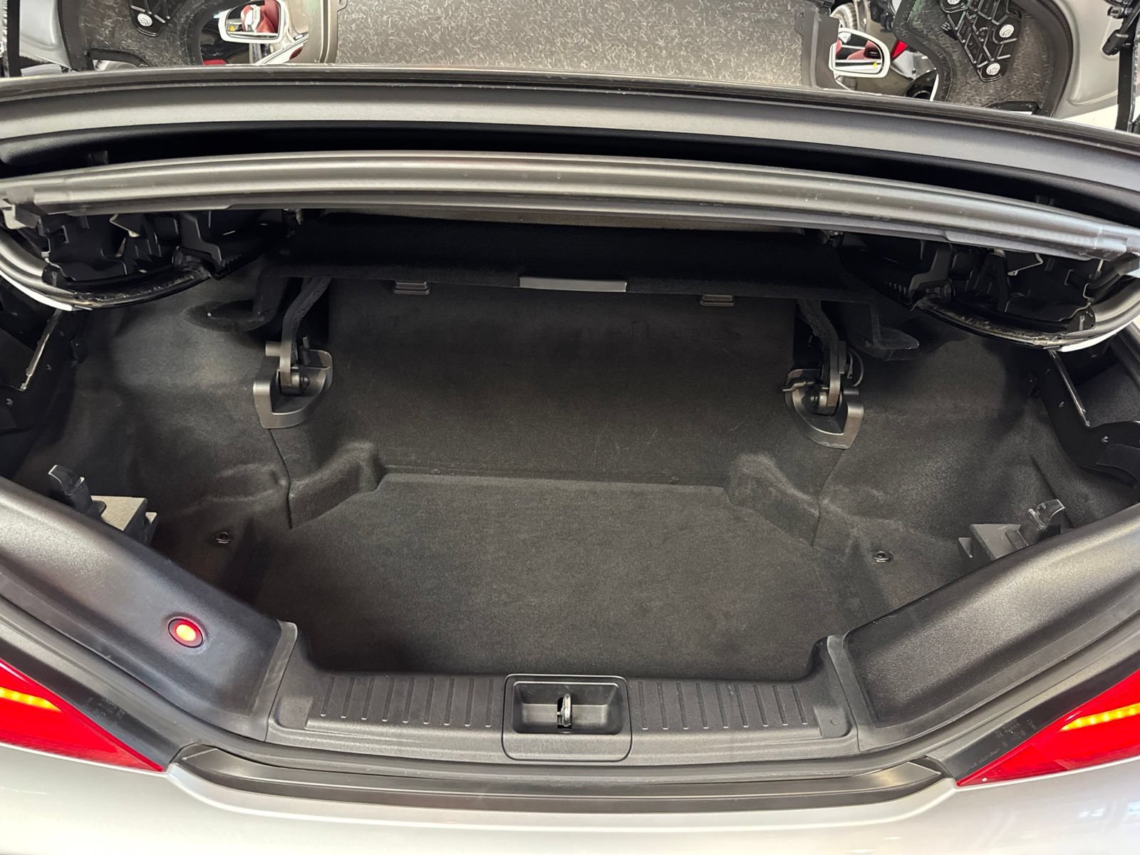 Used 2019 Mercedes-Benz SL 550 image 25