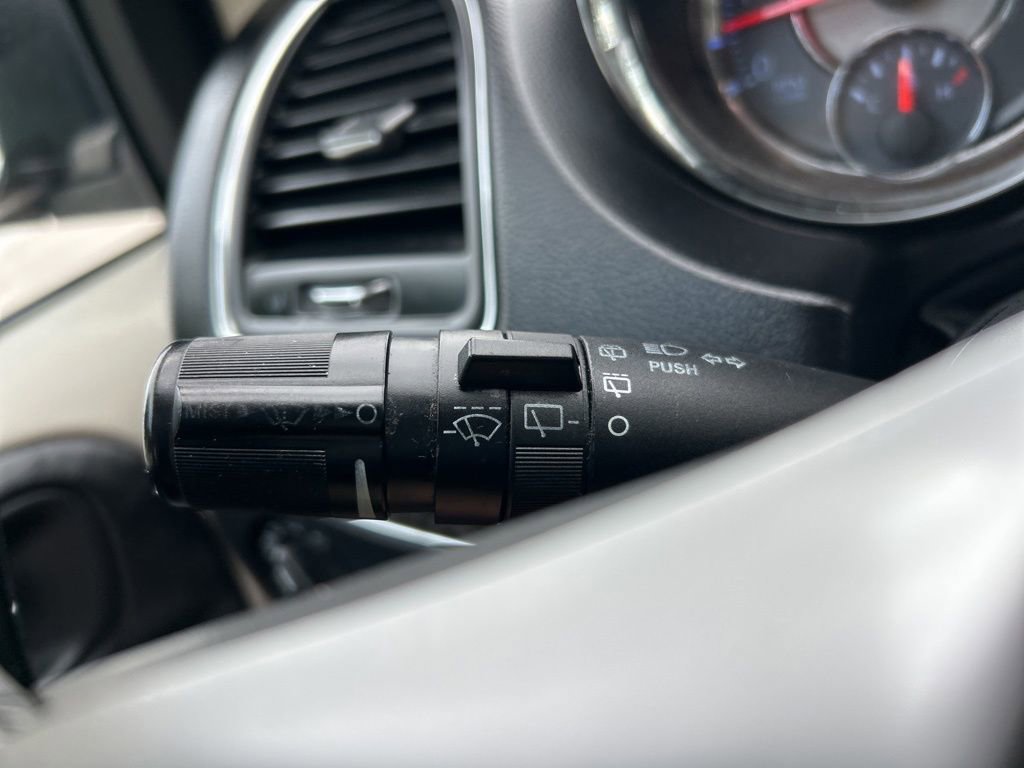 Used 2014 Chrysler Town & Country Touring image 27