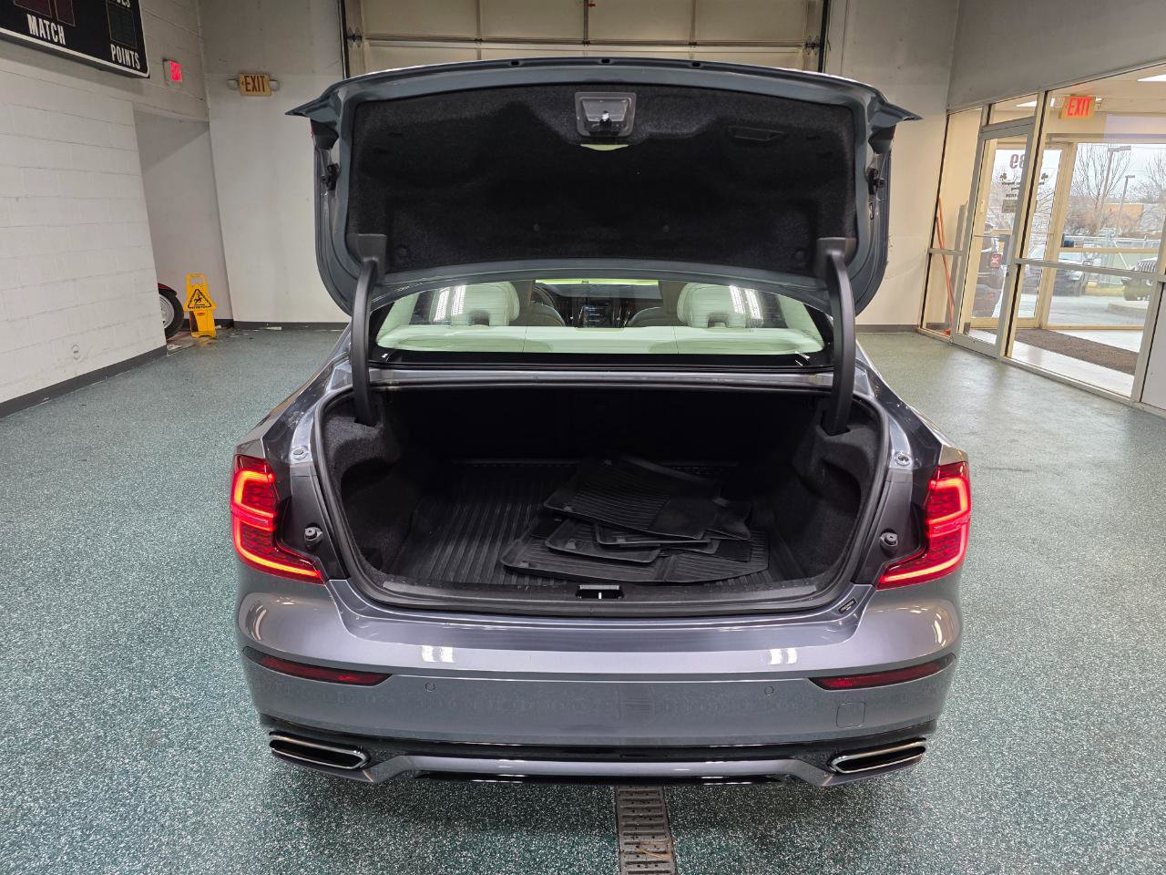 Used 2021 Volvo S60 T5 Momentum w/ Premium Package image 21