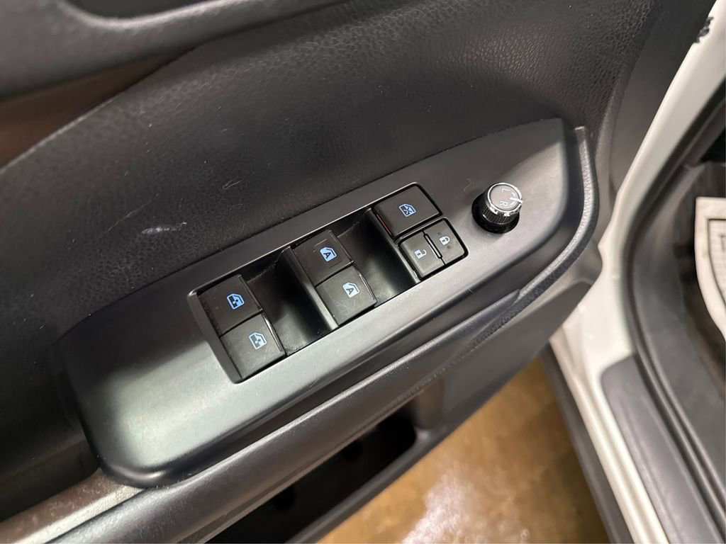 Used 2017 Toyota Highlander XLE w/ Carpet Mat Package image 38