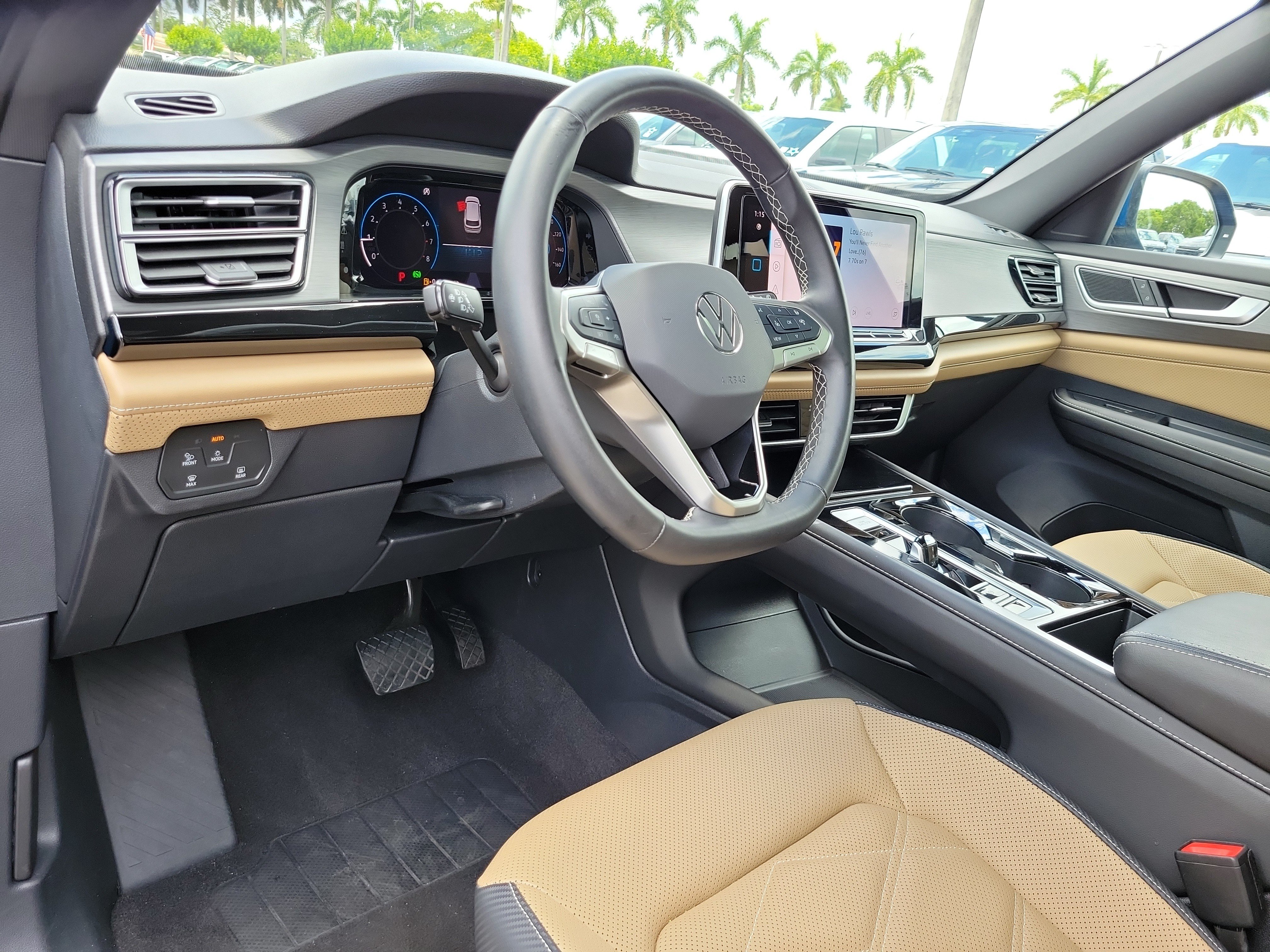 Used 2025 Volkswagen Atlas Cross Sport SE AWD/4WD image 9