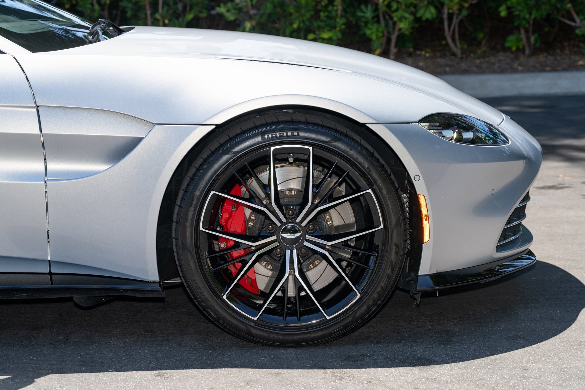 Used 2023 Aston Martin V8 Vantage Roadster image 25