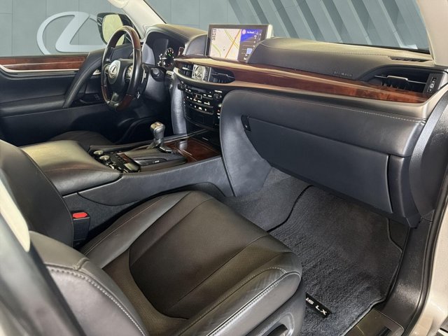 Used 2020 Lexus LX 570 4WD w/ Luxury Package image 25