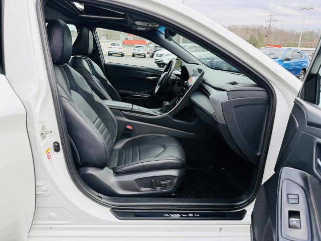 Used 2019 Toyota Avalon XSE w/ All Weather Liner Package image 21