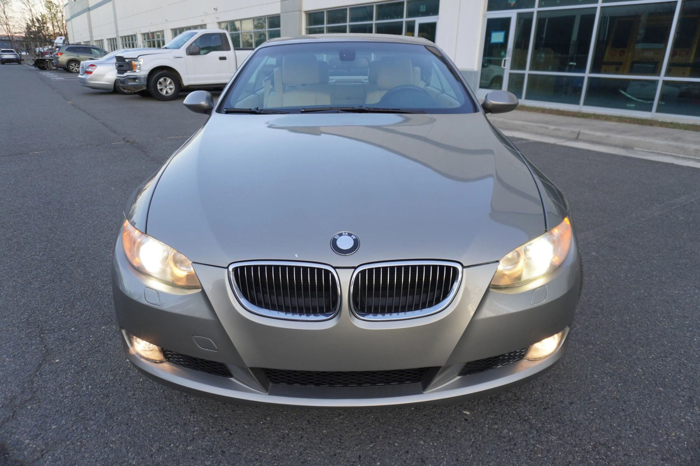 Used 2009 BMW 328i Convertible image 2