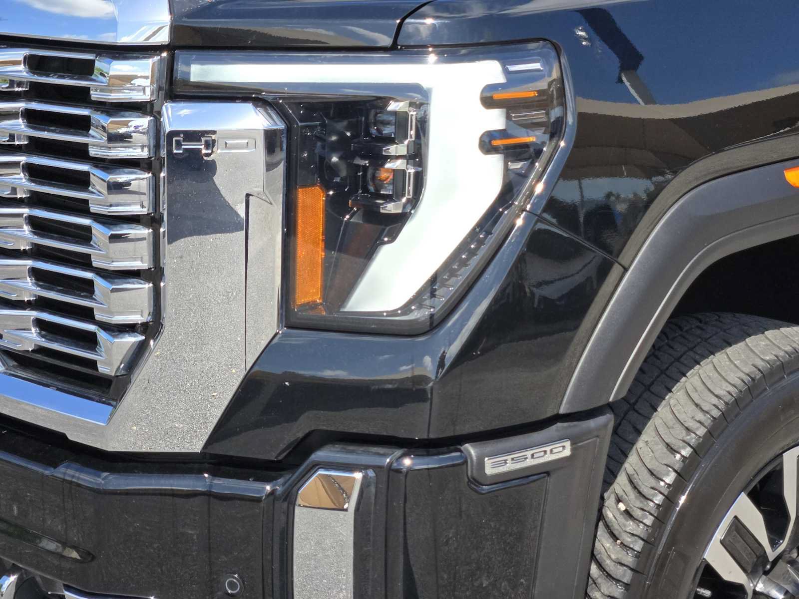 Certified 2025 GMC Sierra 3500 Denali w/ Denali Reserve Package AWD/4WD image 9