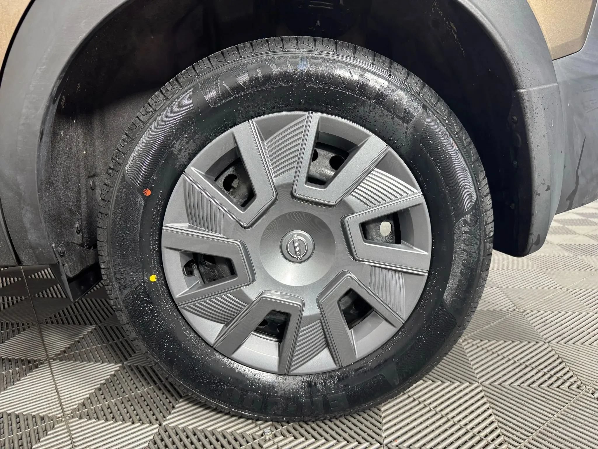 Used 2025 Nissan Kicks S AWD/4WD image 40