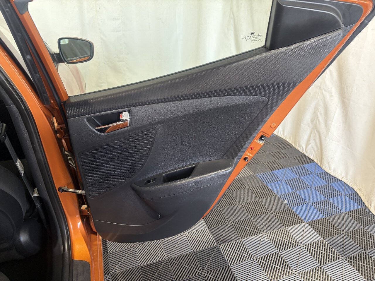 Used 2013 Hyundai Veloster FWD image 10