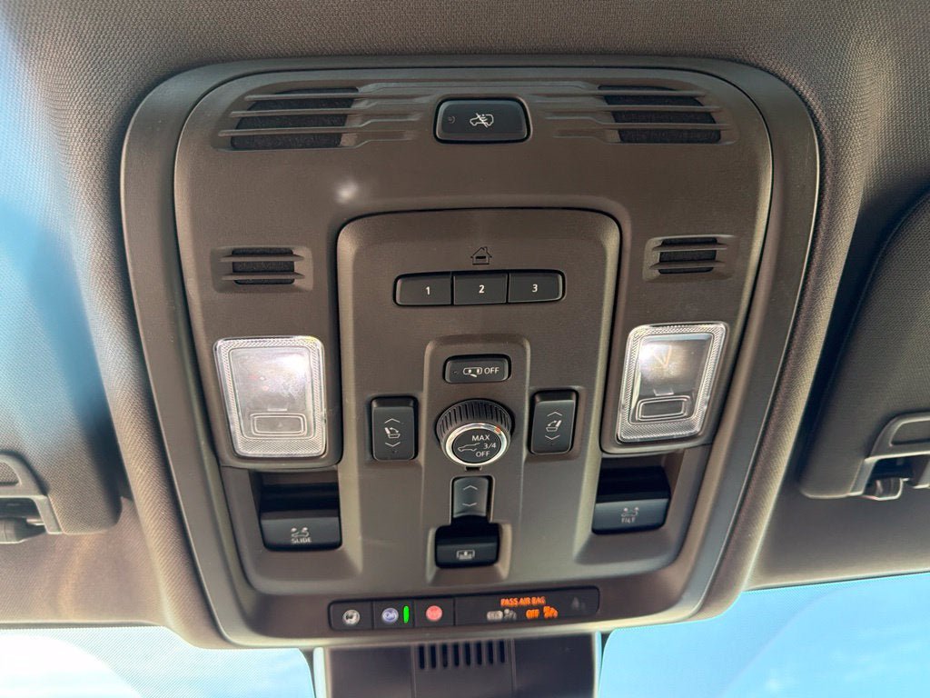 Used 2024 GMC Yukon Denali w/ Advanced Technology Package AWD/4WD image 23