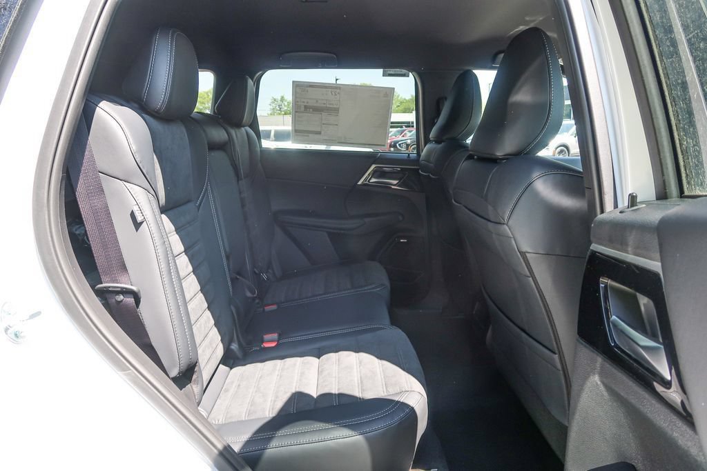 New 2026 Mitsubishi Outlander LE AWD/4WD image 16
