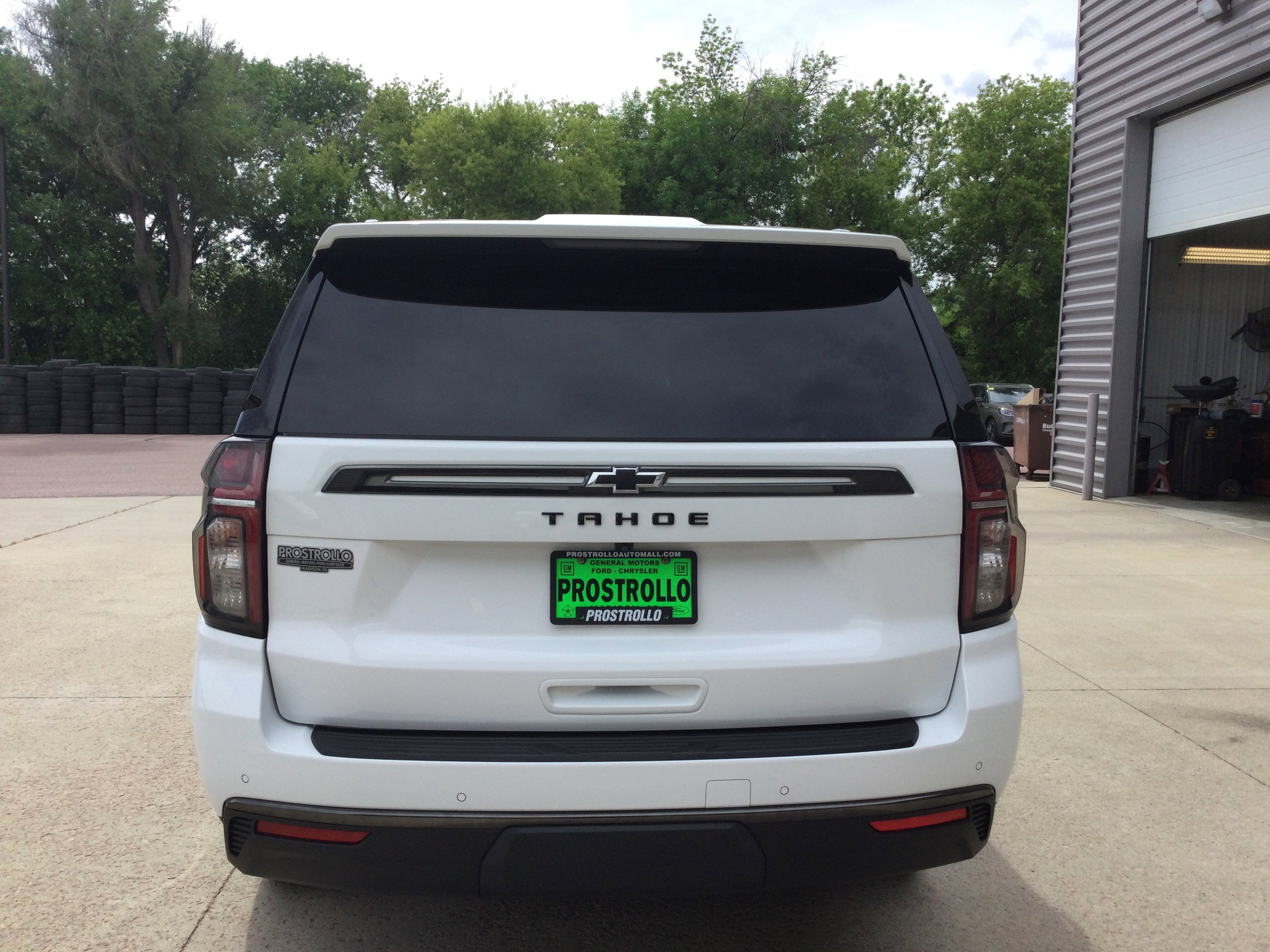 Used 2021 Chevrolet Tahoe Z71 w/ Luxury Package AWD/4WD image 6