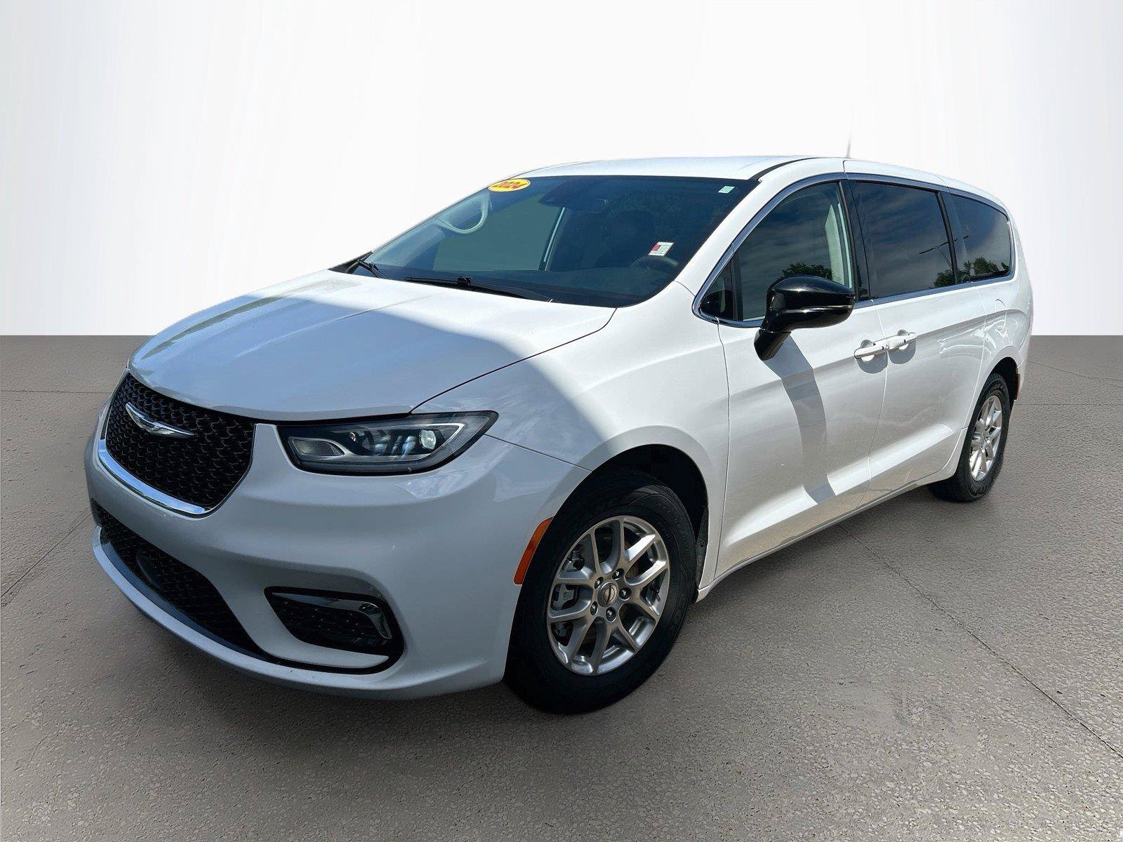Used 2024 Chrysler Pacifica Touring-L FWD image 7