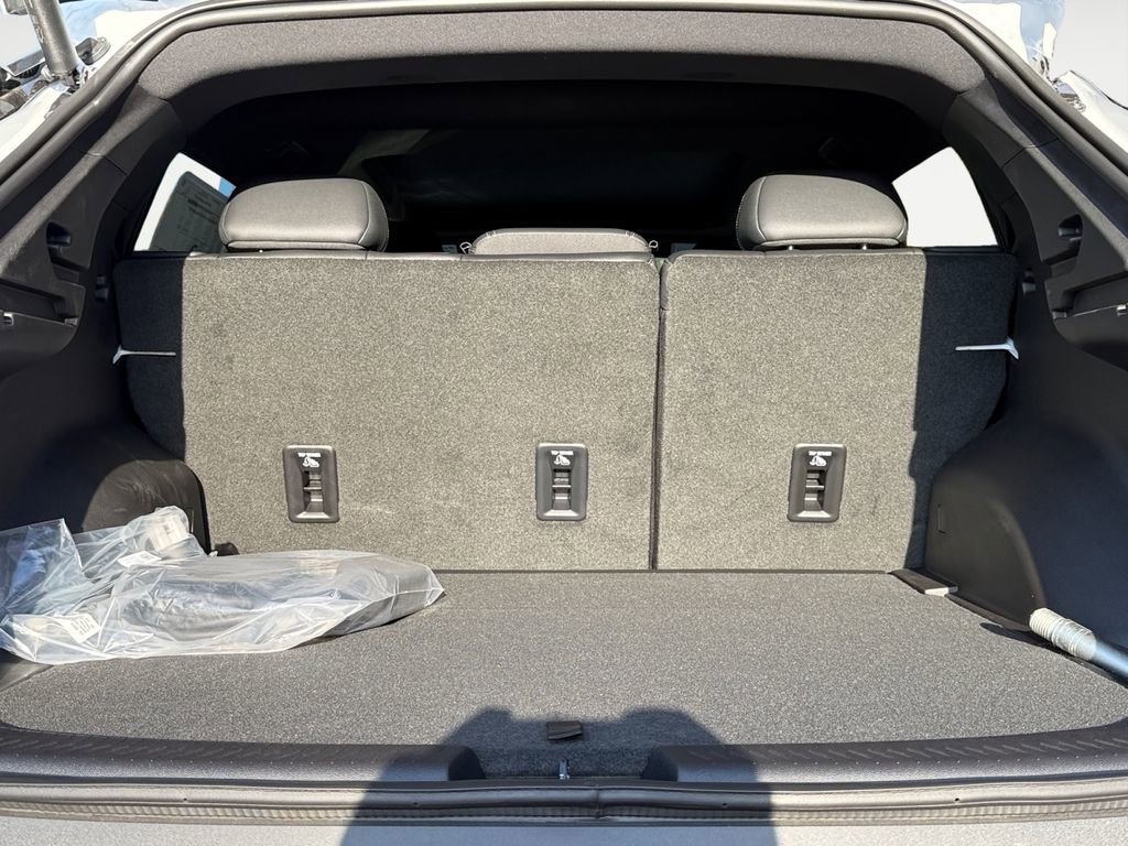 New 2026 Chevrolet Equinox EV LT image 16