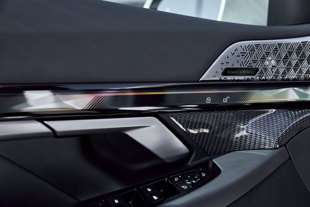 Used 2026 BMW 550e xDrive image 32