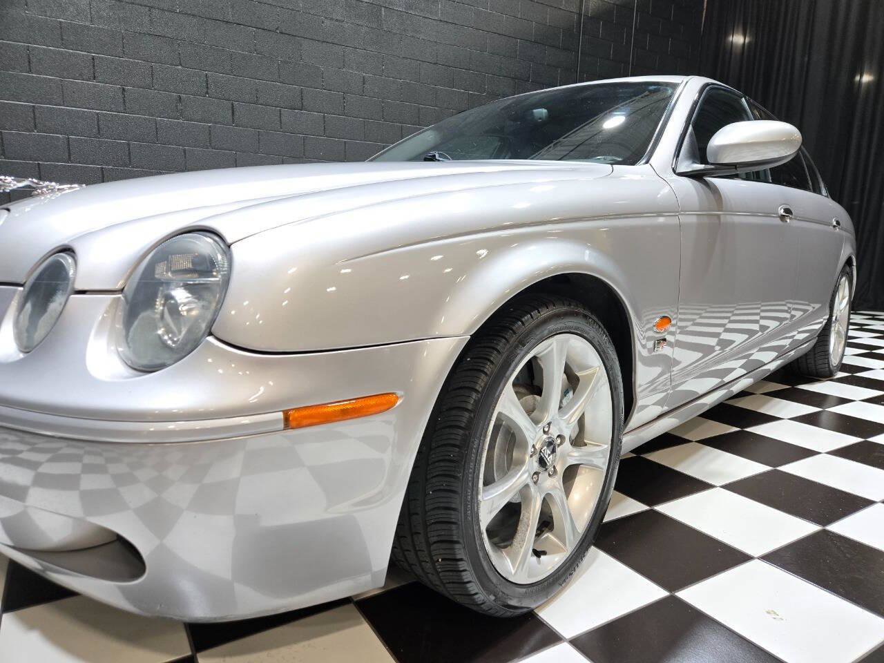Used 2005 Jaguar S-TYPE R RWD image 13