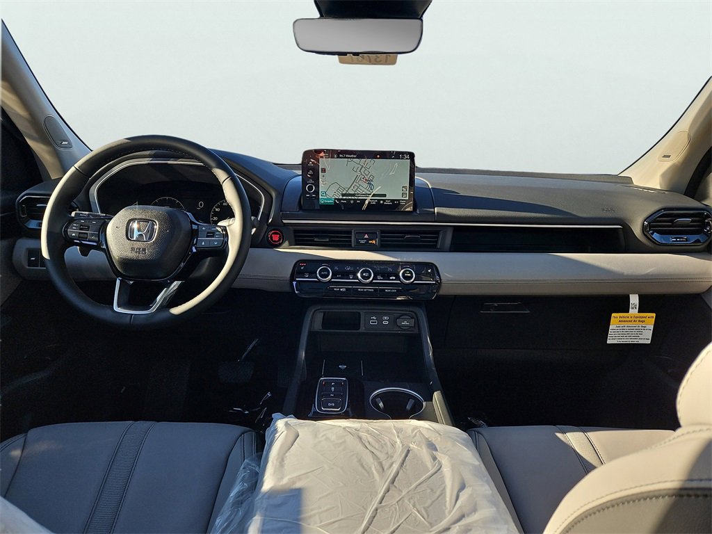New 2025 Honda Pilot Touring image 7