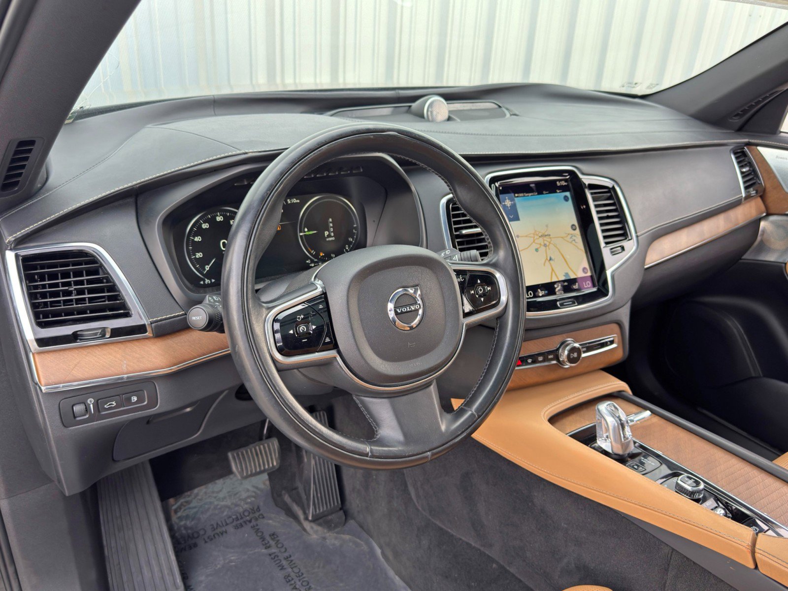 Used 2017 Volvo XC90 T8 Inscription w/ Vision Package image 13