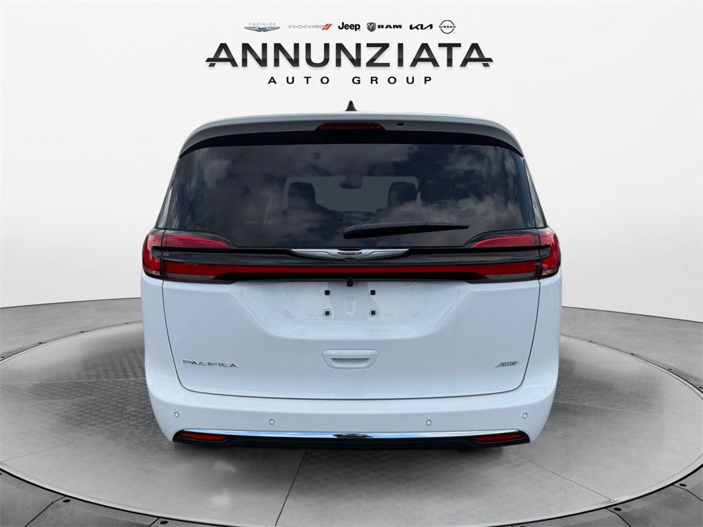 New 2026 Chrysler Pacifica Select image 4