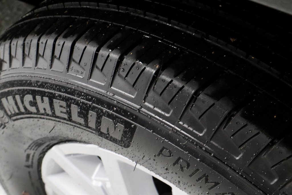 Certified 2024 Nissan Frontier SV w/ Technology Package image 21