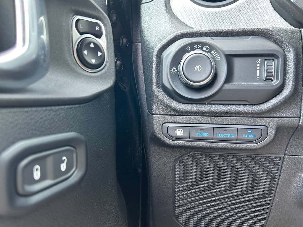 Used 2024 Jeep Wrangler Unlimited AWD/4WD image 27