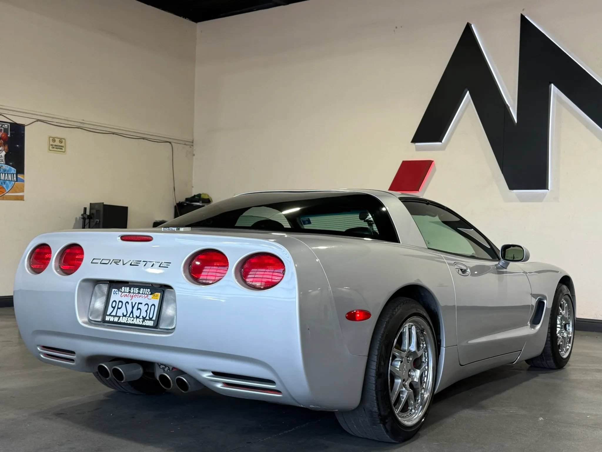 Used 1998 Chevrolet Corvette Coupe RWD image 4