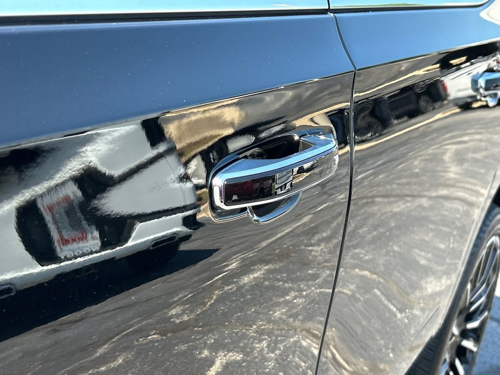 Certified 2025 Chevrolet Tahoe High Country AWD/4WD image 15