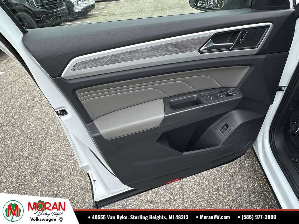 Certified 2023 Volkswagen Atlas Cross Sport SE w/ Panoramic Sunroof Package AWD/4WD image 17