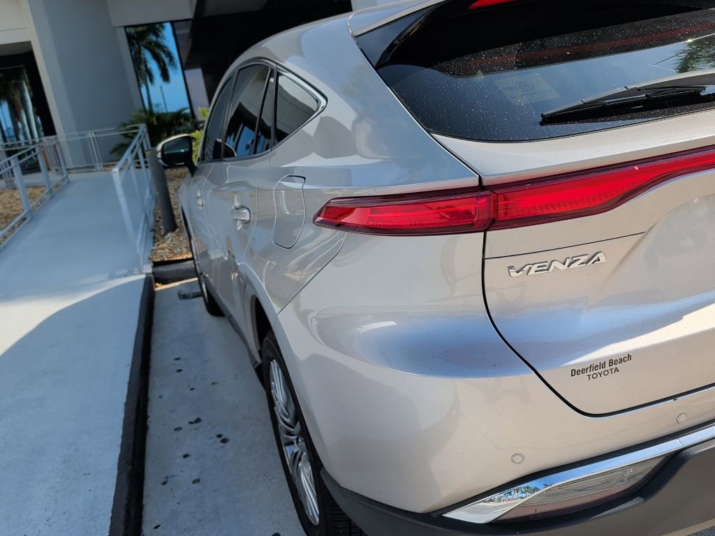 Used 2023 Toyota Venza Limited AWD/4WD image 4