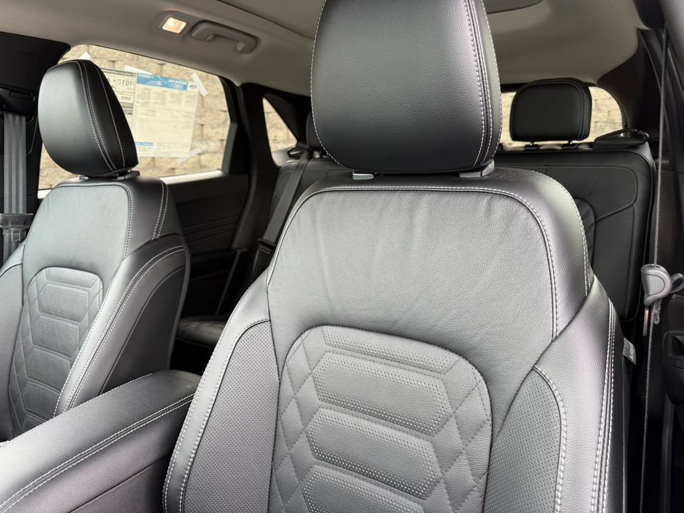 Used 2024 Ford Escape SE w/ PHEV Premium Package FWD image 11