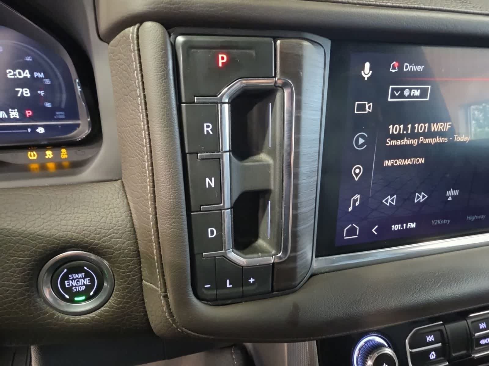 Used 2023 GMC Yukon XL Denali AWD/4WD image 28