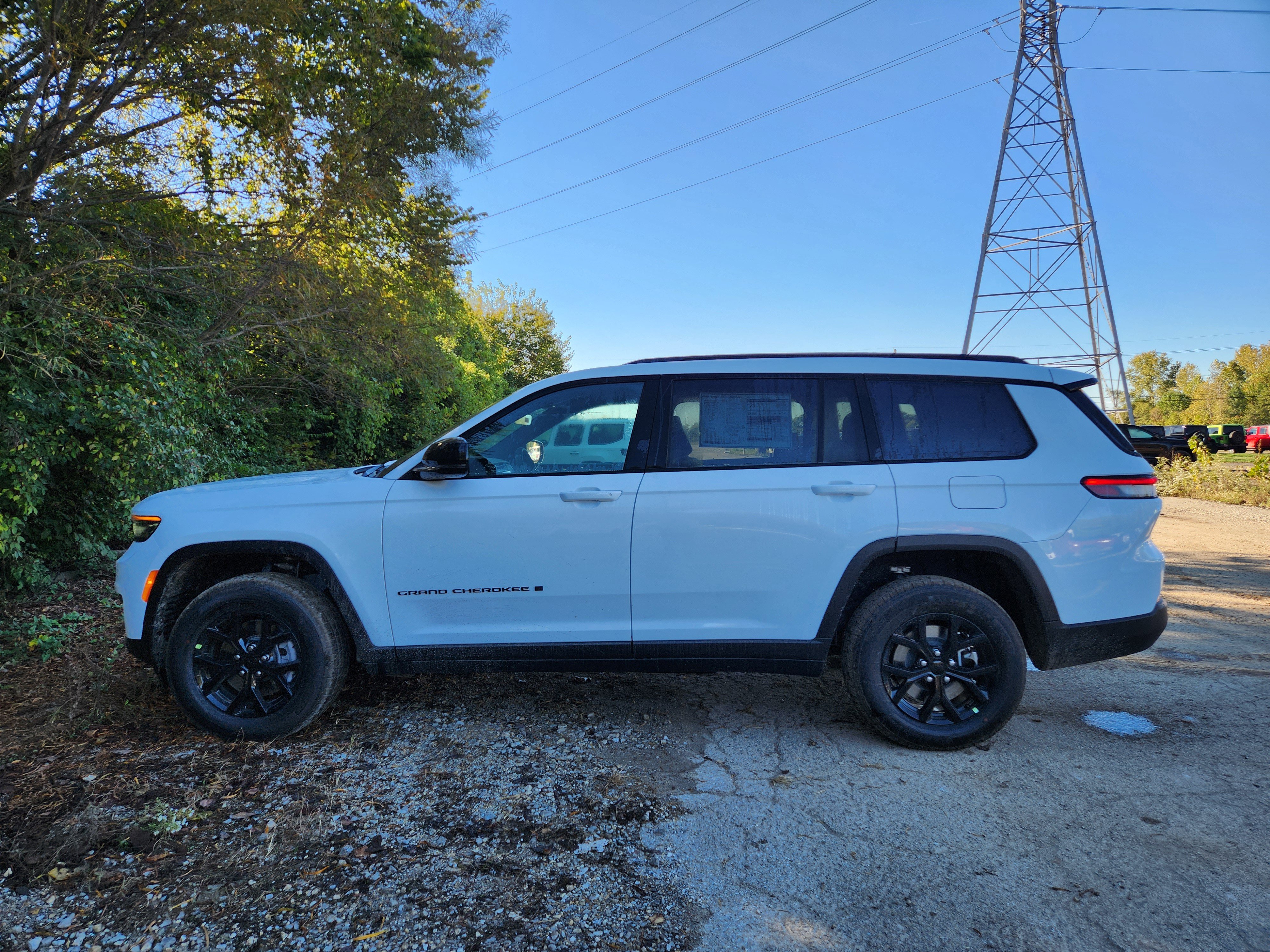 New 2025 Jeep Grand Cherokee L Altitude image 17