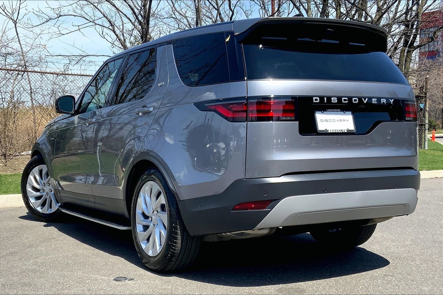 Used 2025 Land Rover Discovery S AWD/4WD image 11