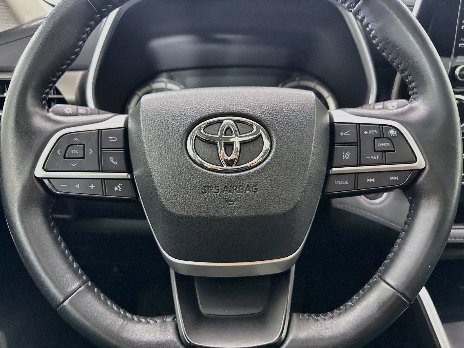 Used 2022 Toyota Highlander XLE FWD image 17