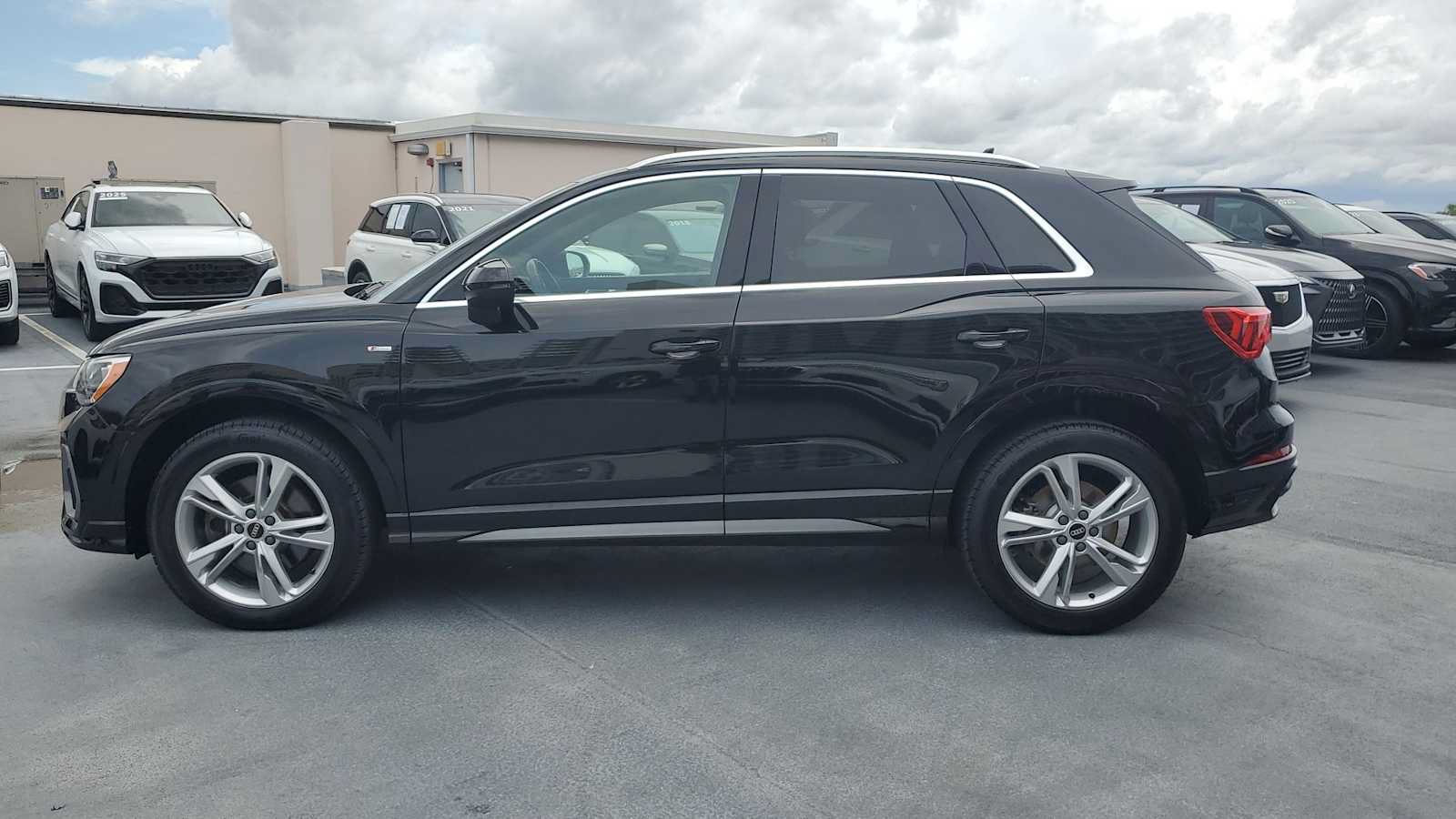 Certified 2022 Audi Q3 2.0T Premium w/ Convenience Package AWD/4WD image 3