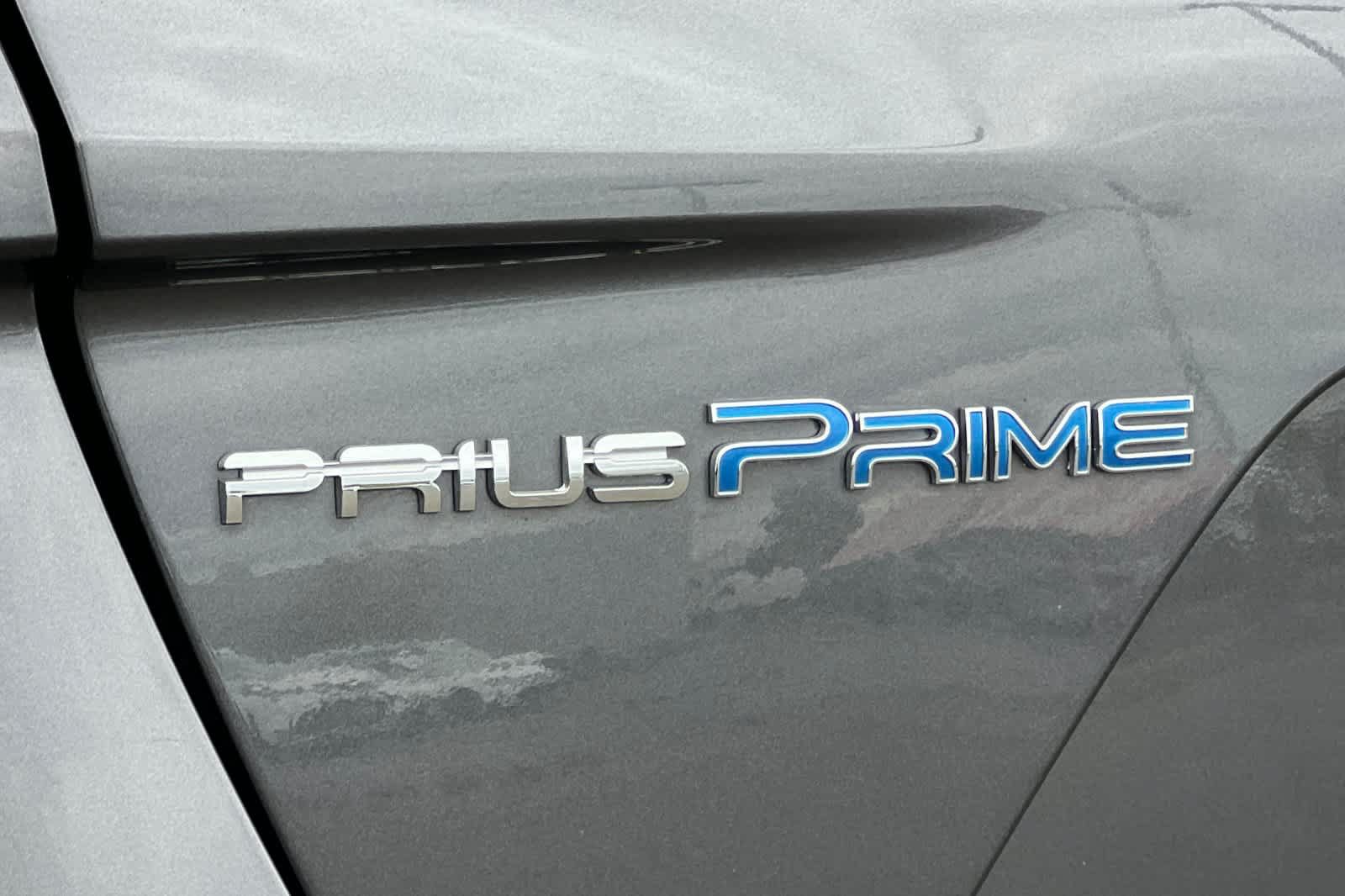 Certified 2017 Toyota Prius Prime Plus w/ Carpet Mat Package FWD image 32